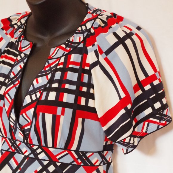 BCBG Abstract Check Print Empire Waist Stretch Top- Sz XXS - Picture 3 of 5